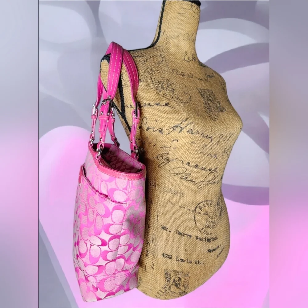 **SOLD**Pink Coach Y2K Hamptons Signature Lunch Tote - Picture 6 of 14